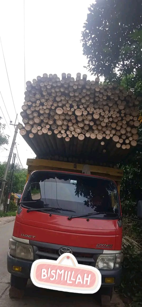 Bambu cor di lokasi proyek