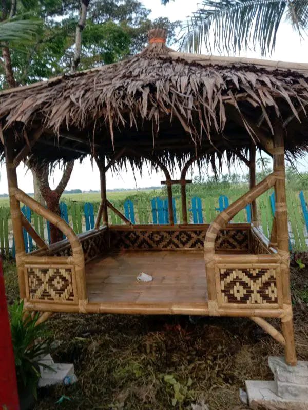 Gazebo dengan desain tradisional