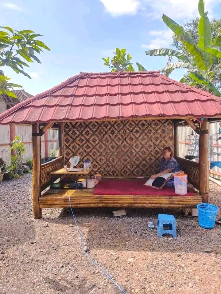 Gazebo di taman mewah