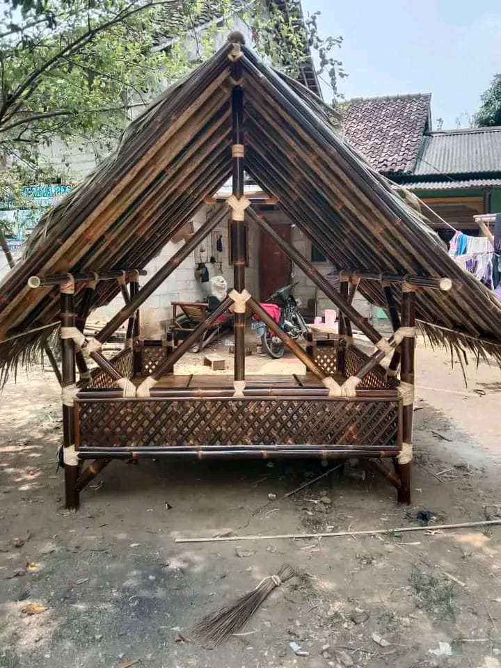 Proses pembuatan gazebo